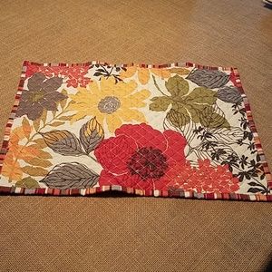 Flower cloth place mats